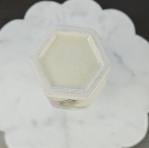 Vintage Japanese Satsuma-Style Ceramic Vase – Peacock & Floral Beauty! - Picture 9 of 10